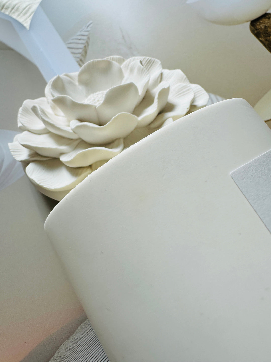 Quand la fleur devient flamme : découvrez les bougies végétales Signature GueemsHome